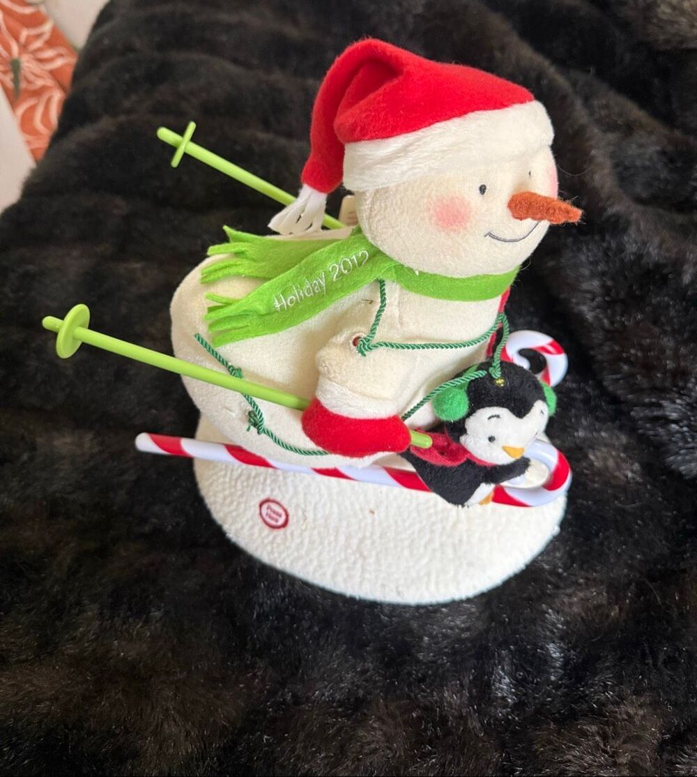 Hallmark 2012 Jingle Pals Swooshin' Duo Skiing Snowman Singing Christmas Decor